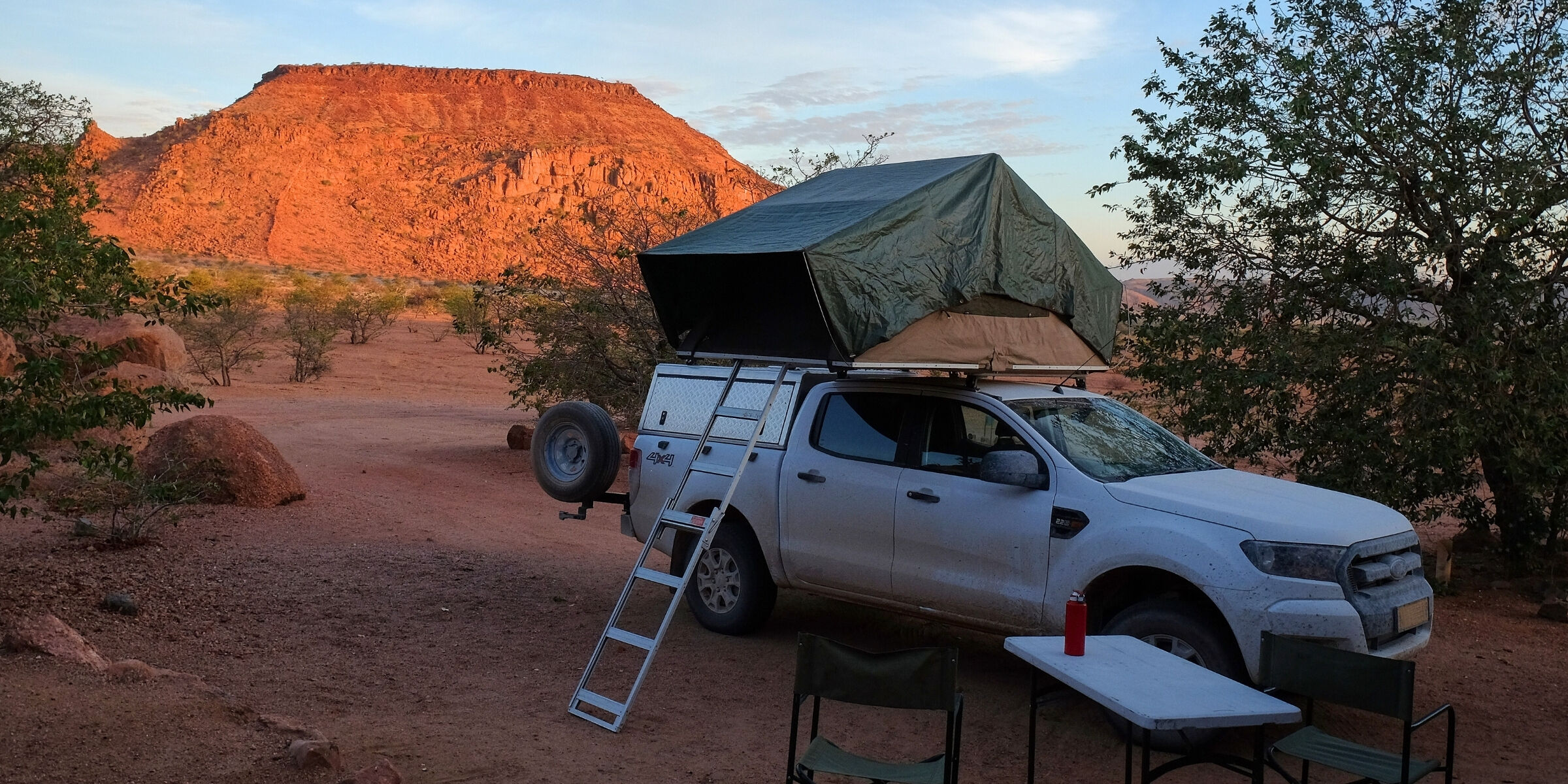 Ton 4x4 avec tente de toit (ou similaire), Namibie