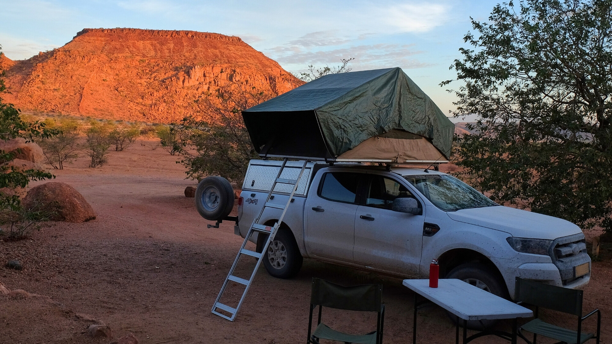 Ton 4x4 avec tente de toit (ou similaire), Namibie