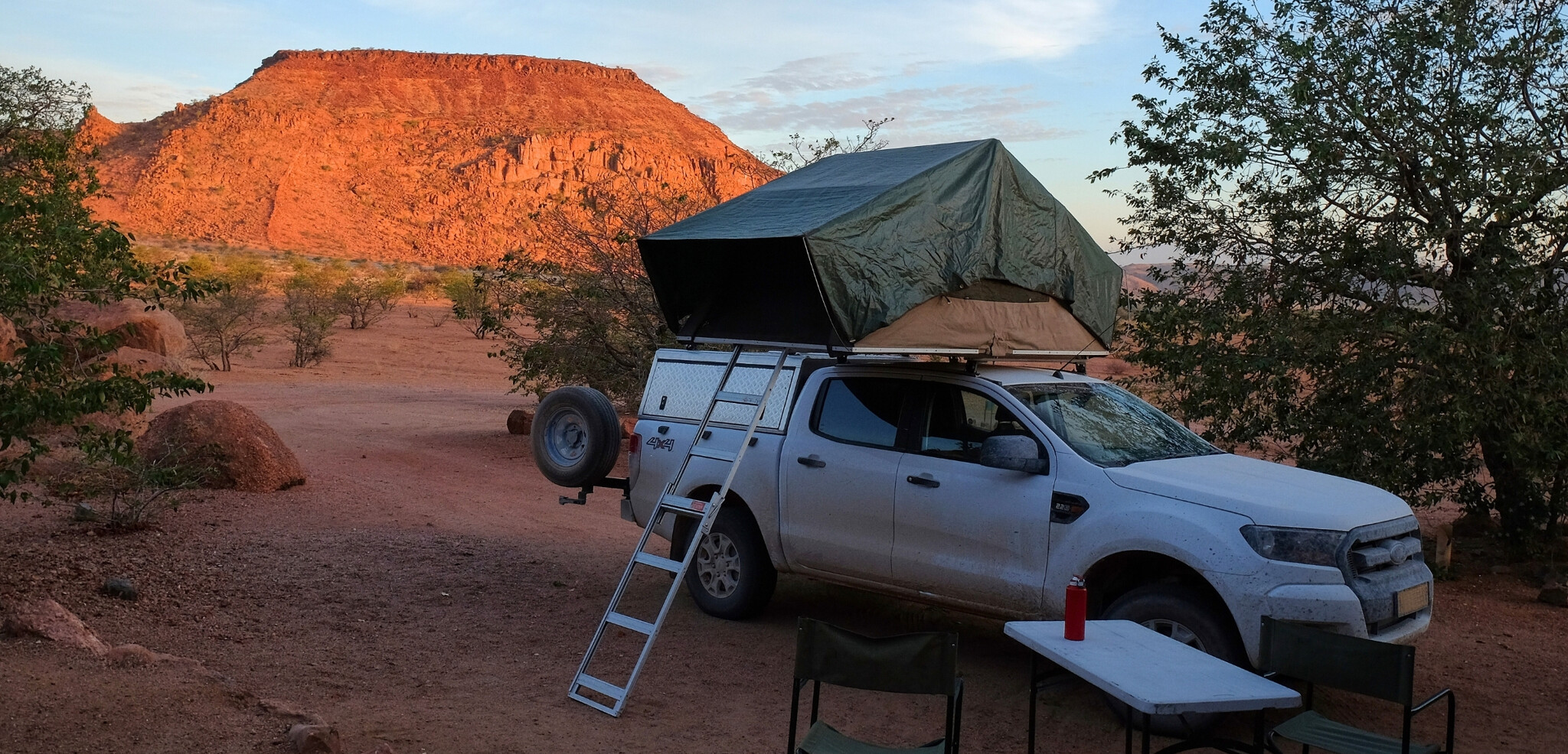 Ton 4x4 avec tente de toit (ou similaire), Namibie