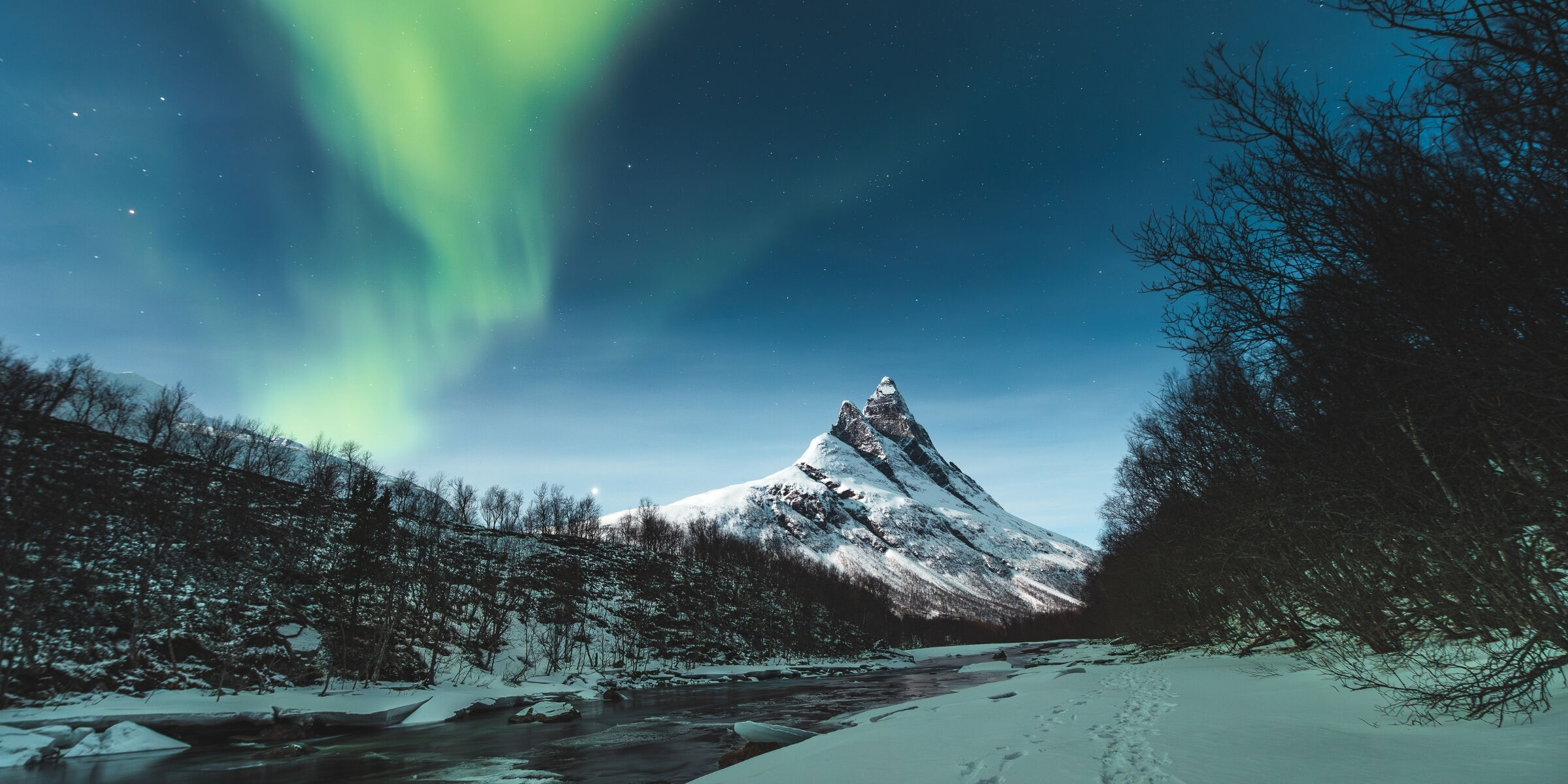 Fjord de Lyngen, Norvège ©Vaclav Sonnek / Shutterstock.com