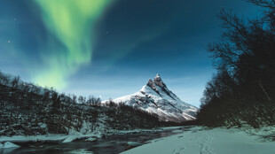 Fjord de Lyngen, Norvège ©Vaclav Sonnek / Shutterstock.com