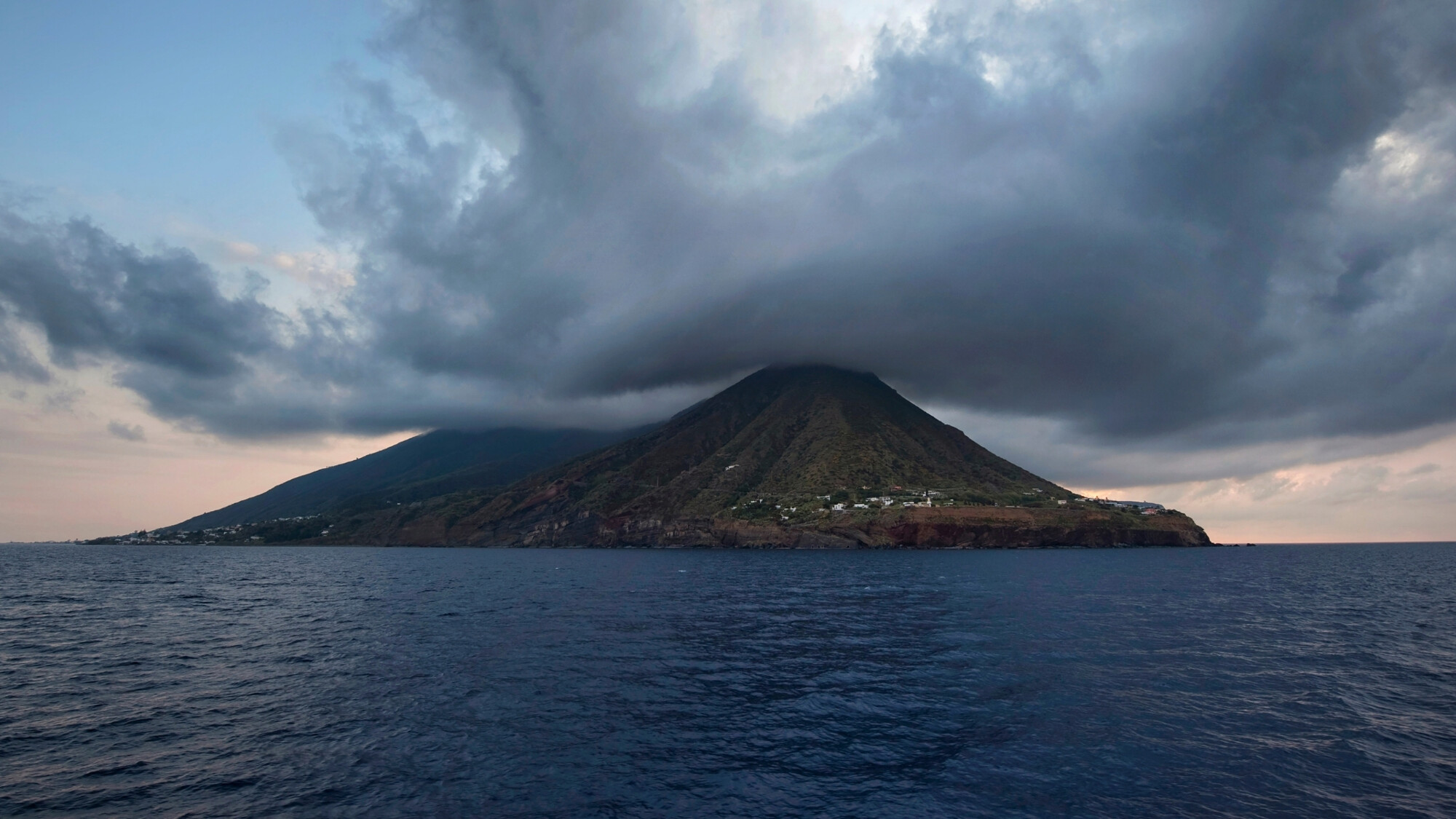 Salina, Îles Éoliennes, Italie ©Antonio Busiello / Getty Images
