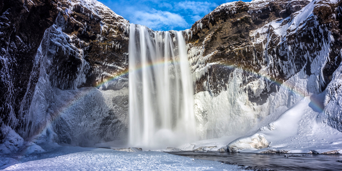 Admirez la cascade de Skogafoss 
