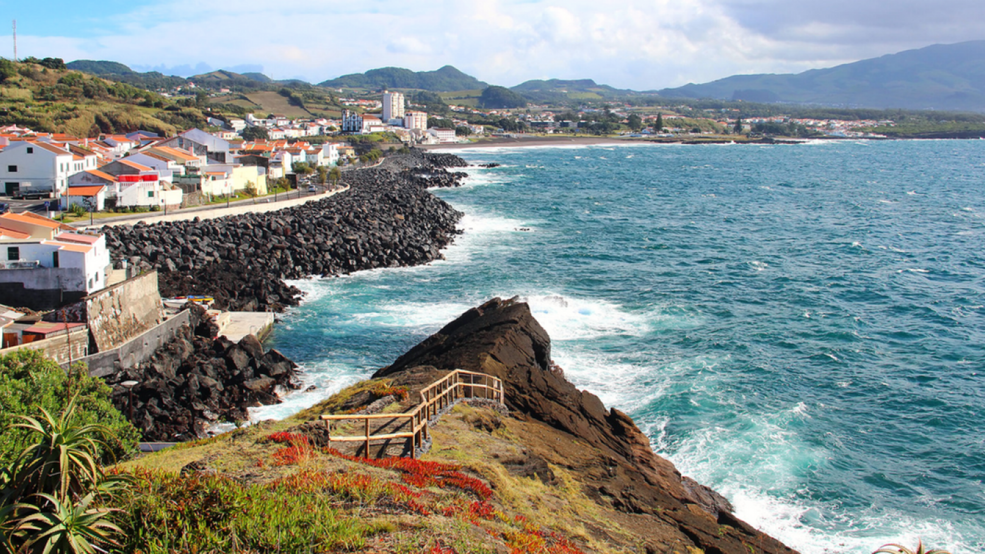 Village le long de la côte