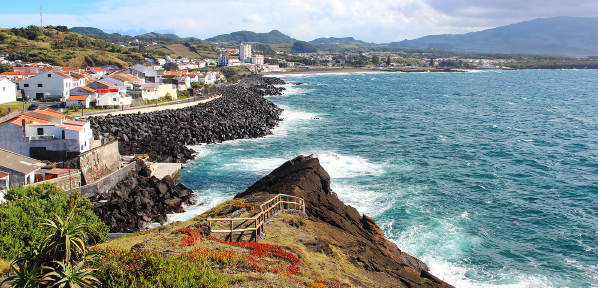 Village le long de la côte