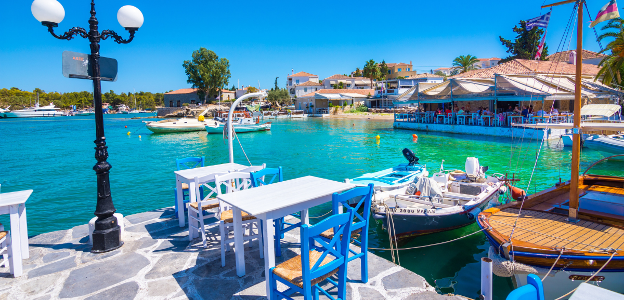 Petit resto les pieds dans l'eau