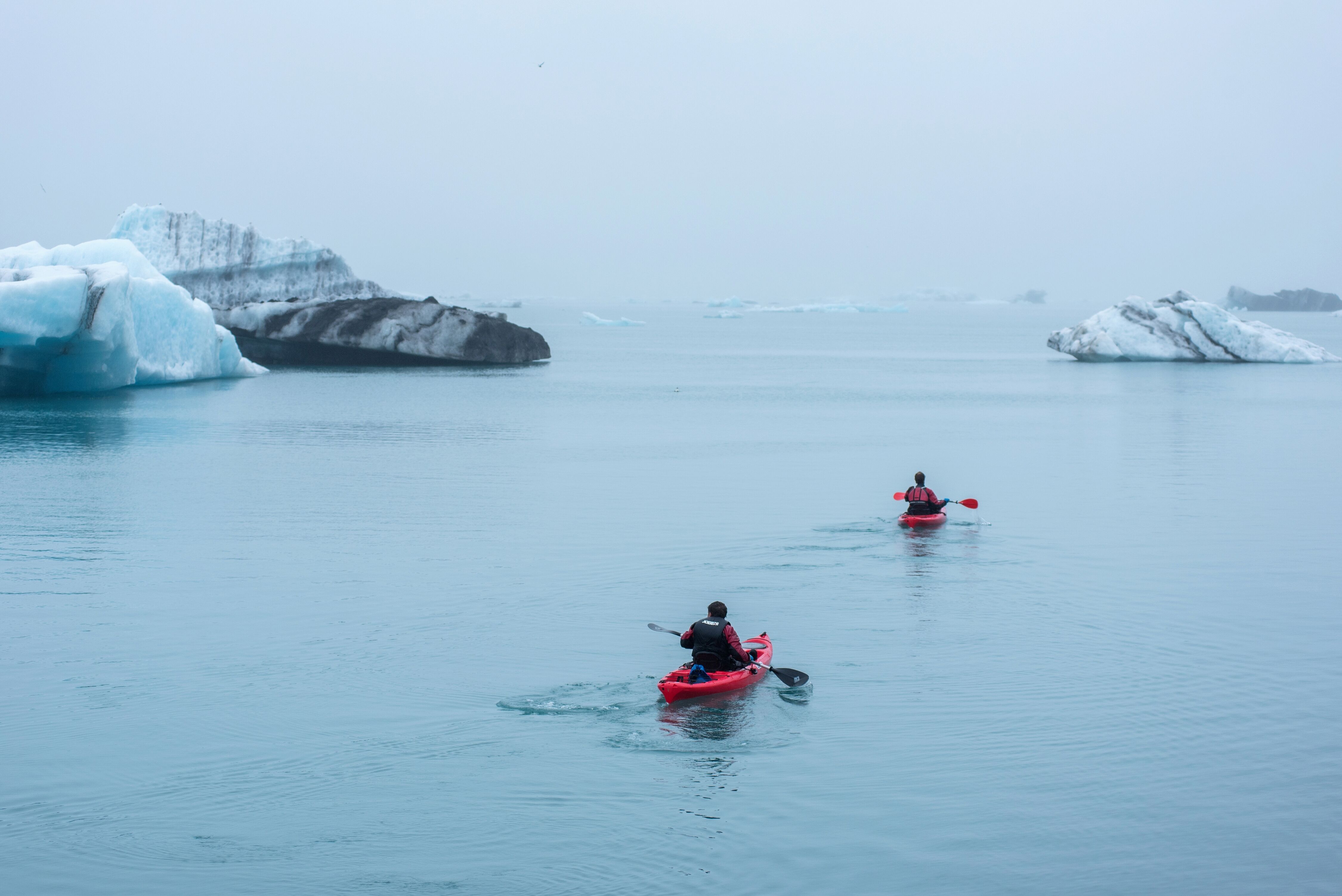 Kayak dans le lagon glaciaire 